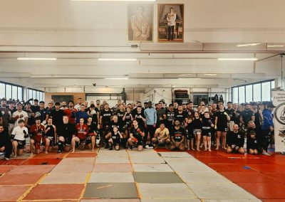 Gruppenfoto aller Teilnehmenden beim Sparringstreffen No. 16 im KOI Gym Frankfurt